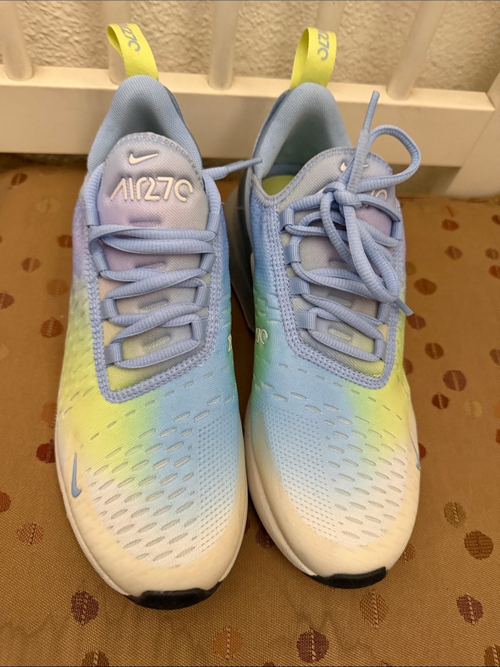 Nike women’s Pastel Blue and Yellow Gradient Air270 Sneakers. Size 7